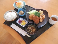 人気メニューをまとめて！ミックスフライ定食